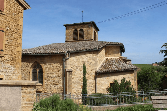 Clocher carré et architecture ancienne de l'église Saint Eloi de Liergues